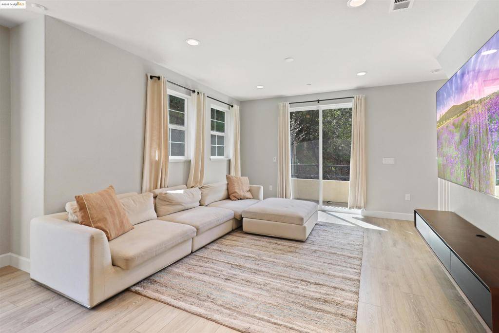 Martinez, CA 94553,225 Laurel Knoll Dr