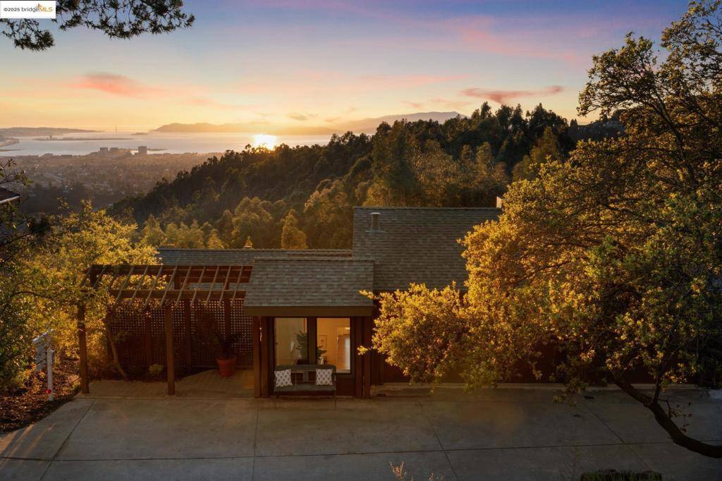 Oakland, CA 94611,6049 Skyline Blvd