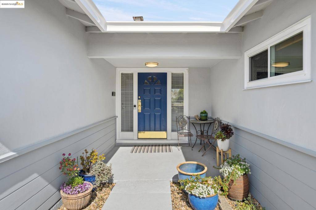 Castro Valley, CA 94546,21531 Knoll Way