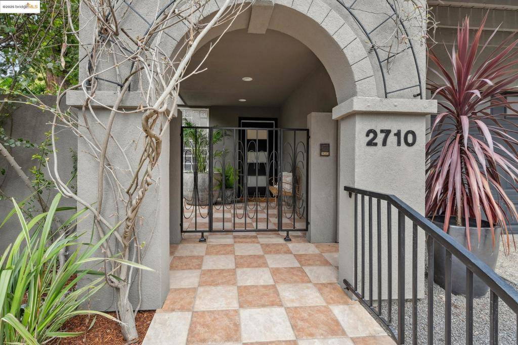 Oakland, CA 94611,2710 Chelsea Dr