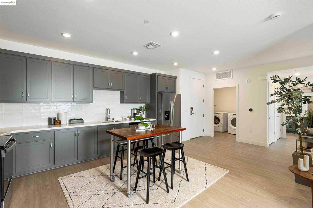 Hayward, CA 94544,500 Somi Ct #213