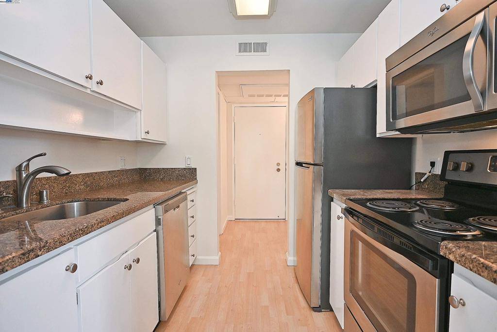 Walnut Creek, CA 94596,320 N Civic Dr #307