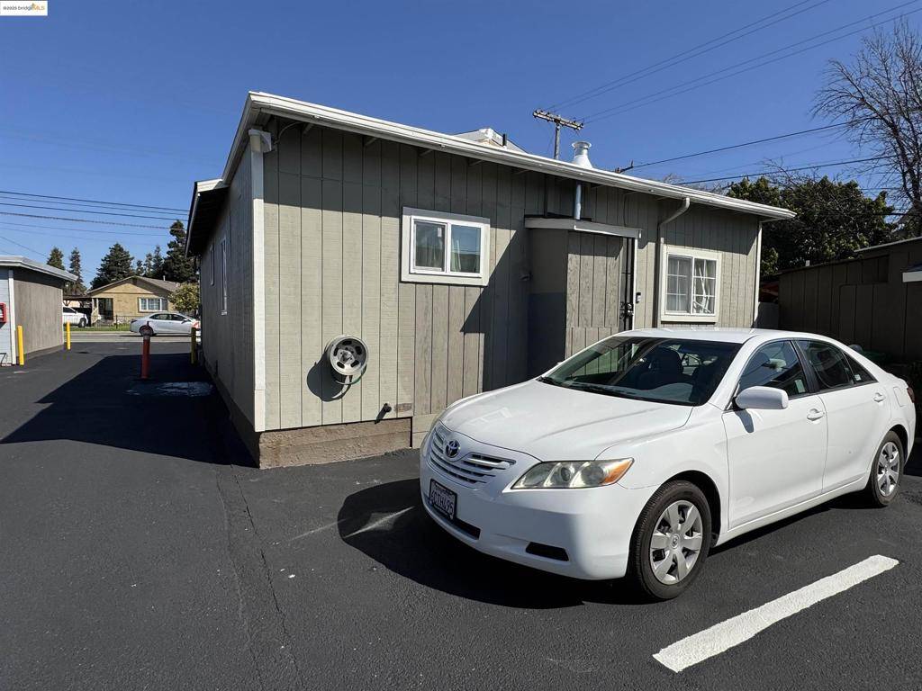 Hayward, CA 94541,19465 Meekland Ave