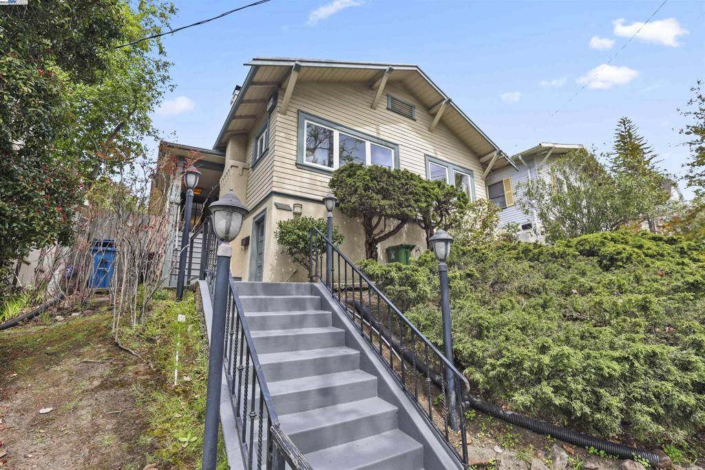 Piedmont, CA 94611,1361 Oakland Ave
