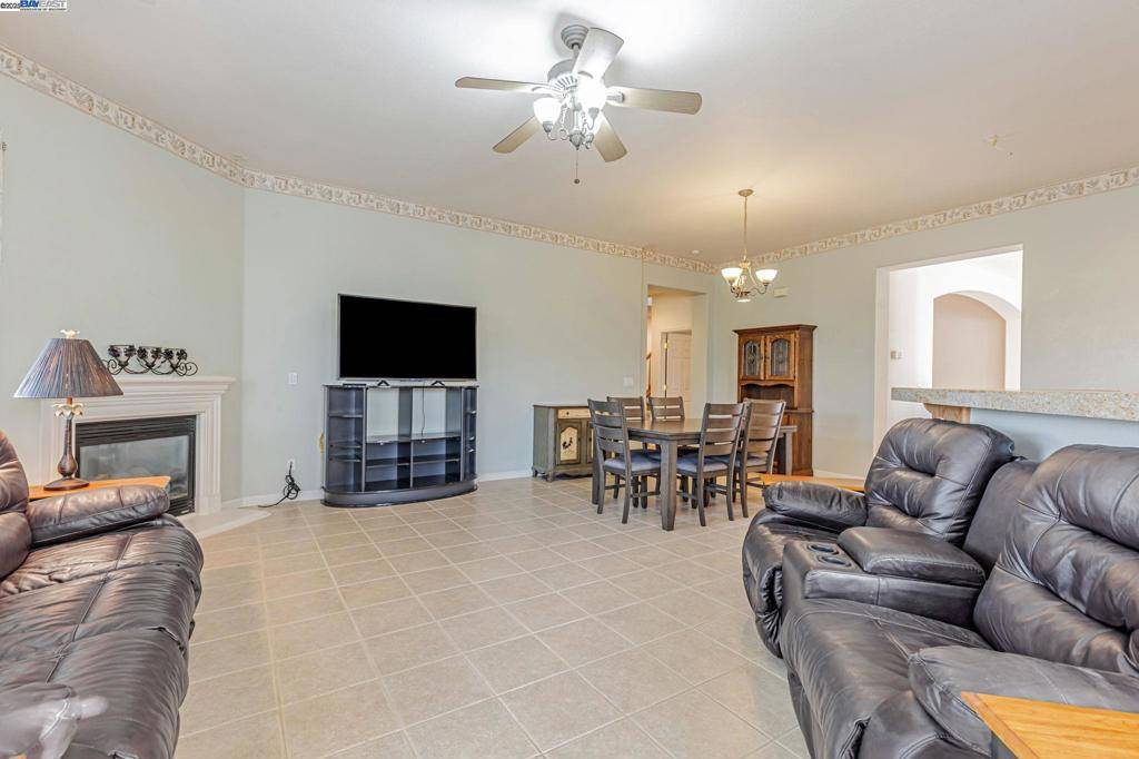 Stockton, CA 95206,5149 Shipwheel Dr