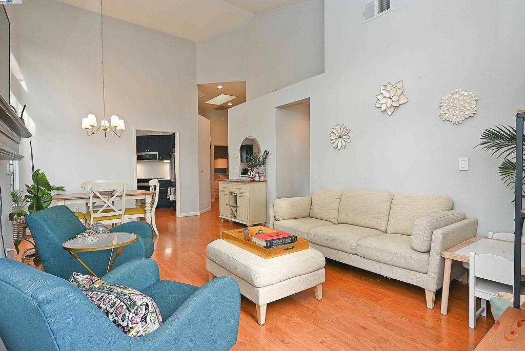 Alameda, CA 94502,412 McDonnel Rd