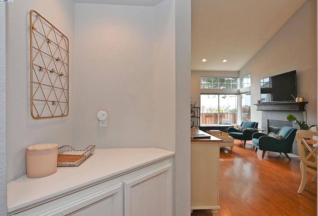 Alameda, CA 94502,412 McDonnel Rd