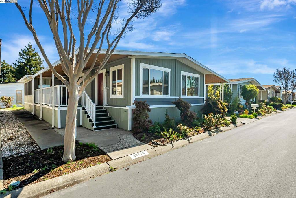 Hayward, CA 94544,29270 Sandburg Way