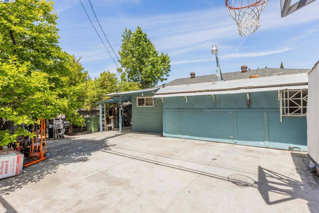 1122 Park Grove Dr Milpitas, CA 95035