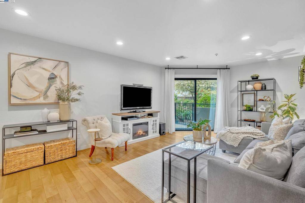 Walnut Creek, CA 94596,1201 Alta Vista Dr #108