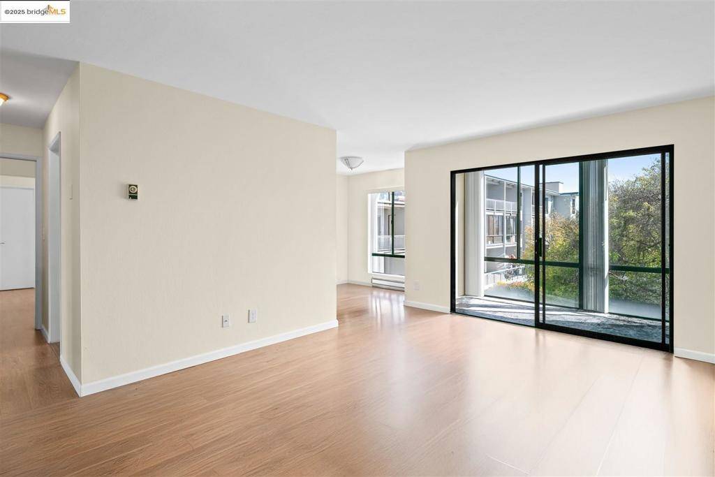 Emeryville, CA 94608,4 Commodore DR #D321
