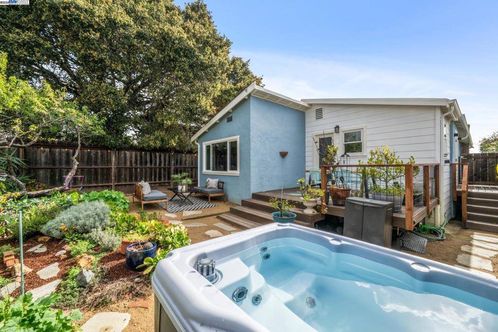 Oakland, CA 94601,2451 24TH AVENUE