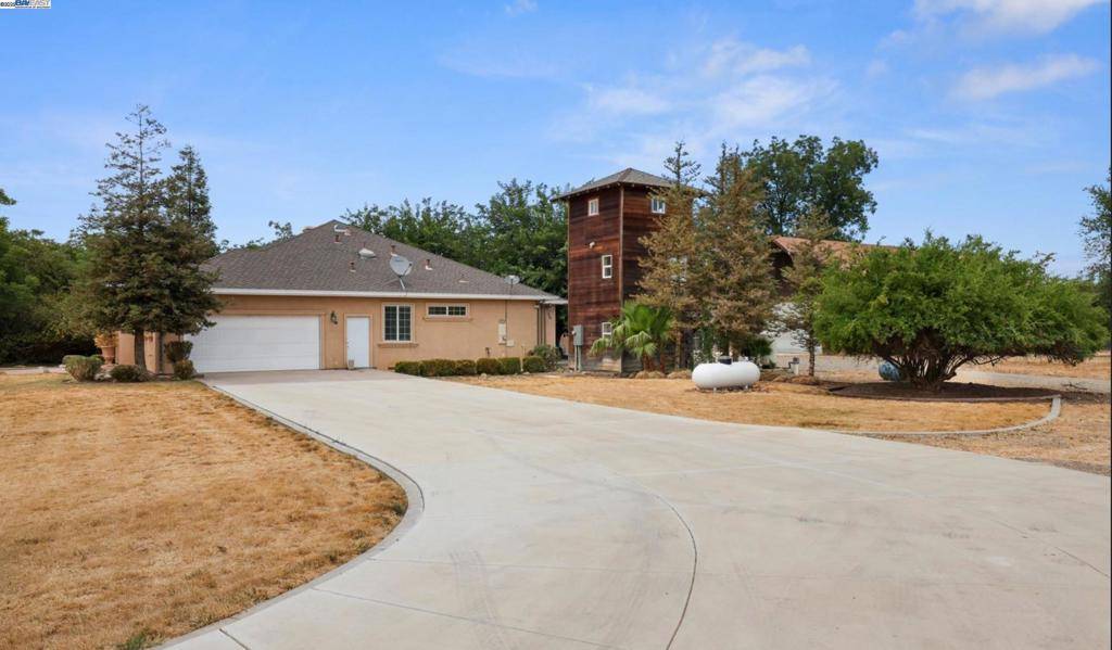 Patterson, CA 95363,17300 Locust Ave