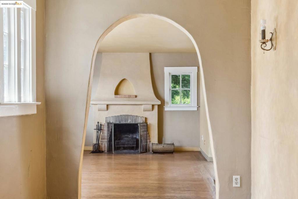Oakland, CA 94610,400 Sunny Slope Ave