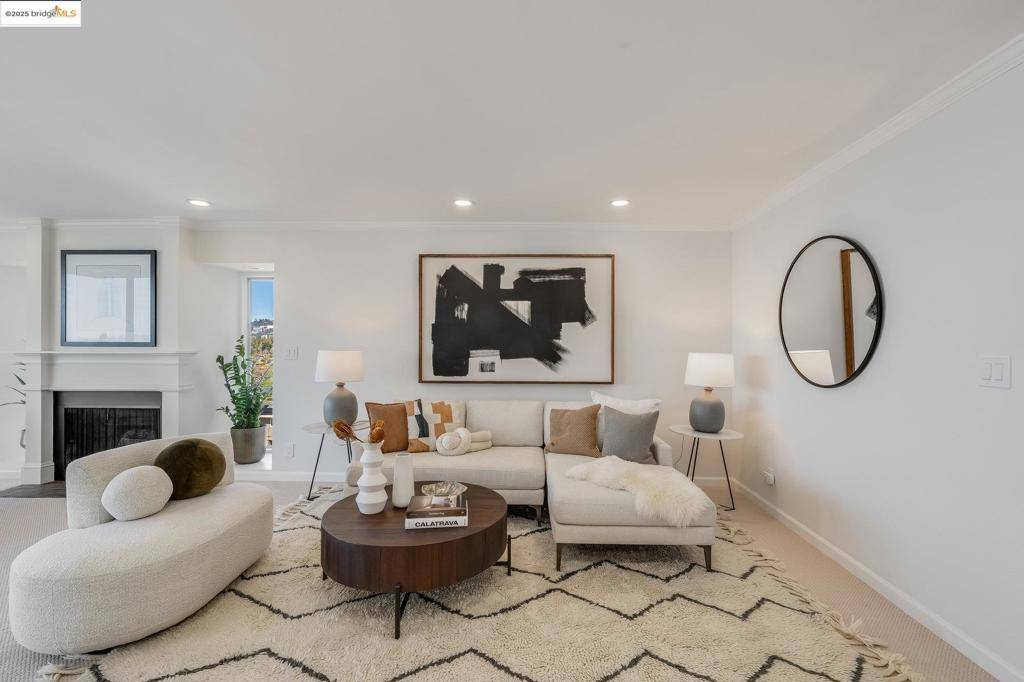 Oakland, CA 94618,5340 Broadway Terrace #401