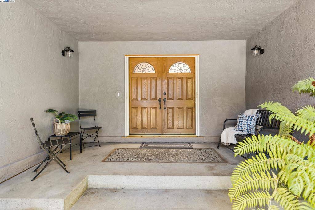Castro Valley, CA 94552,4686 Manter Ct