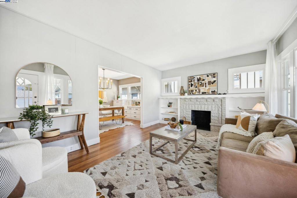 Alameda, CA 94501,3108 Santa Clara Ave