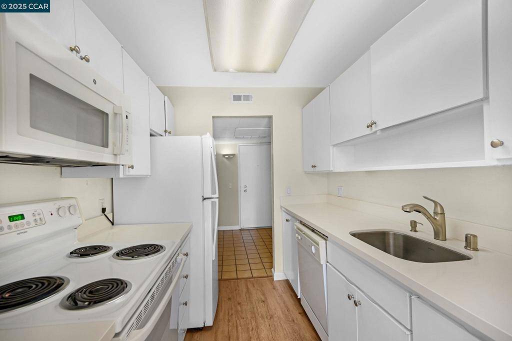 Walnut Creek, CA 94596,410 N Civic Dr #202