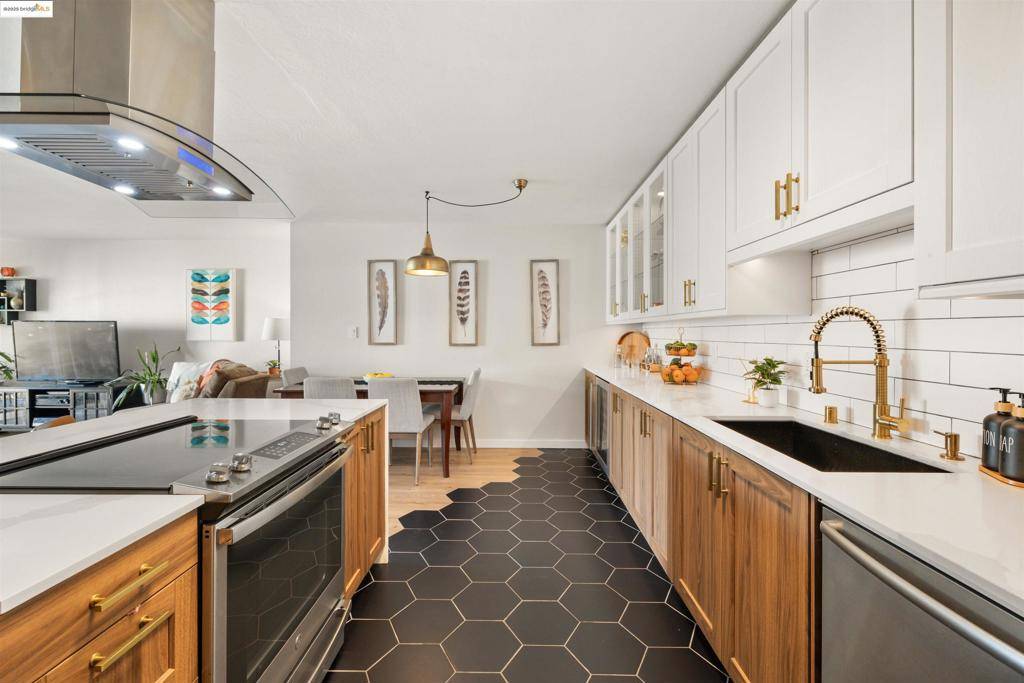Oakland, CA 94610,250 Montecito Ave. #204