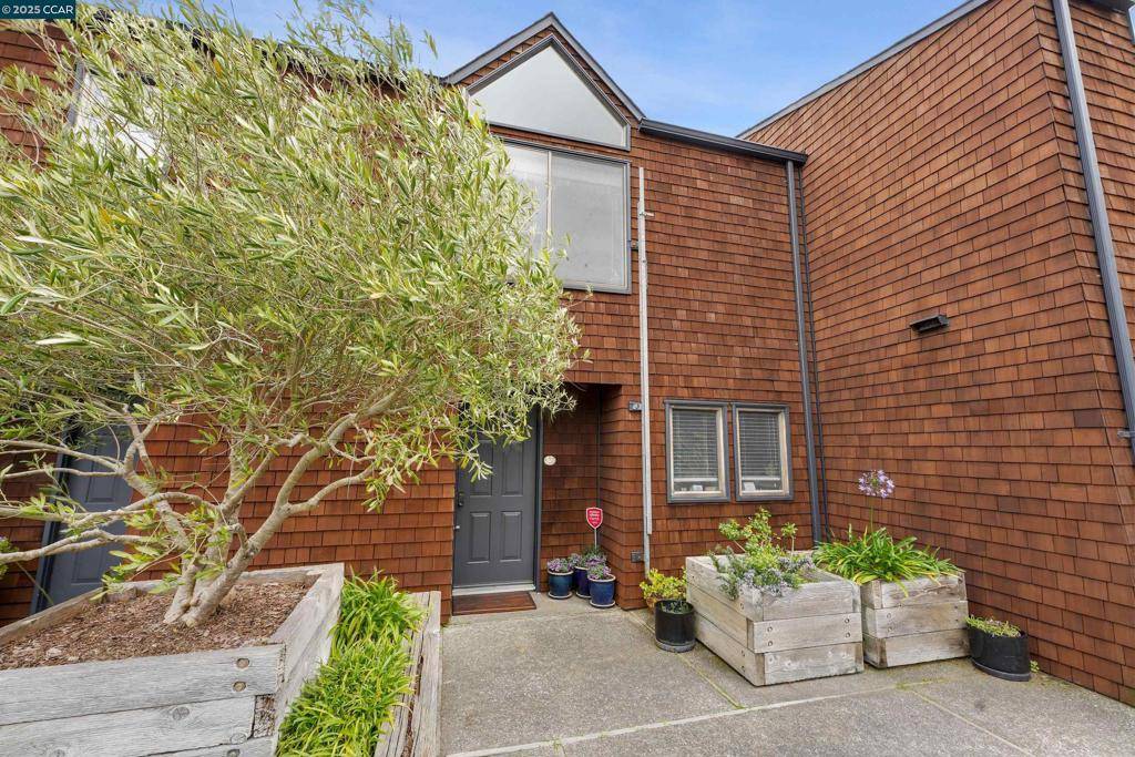 Sausalito, CA 94965,155 Headlands Ct