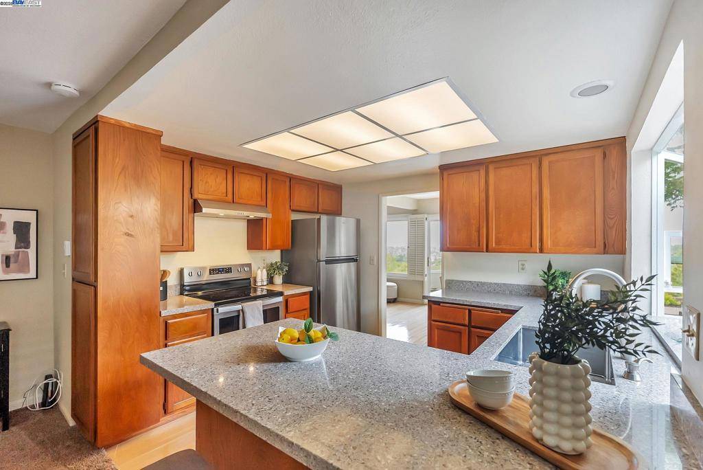 18651 E Cavendish Dr Castro Valley, CA 94552