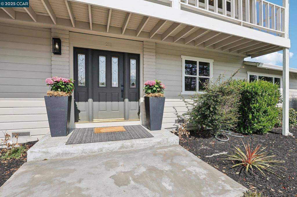 Moraga, CA 94556,211 Corliss Dr