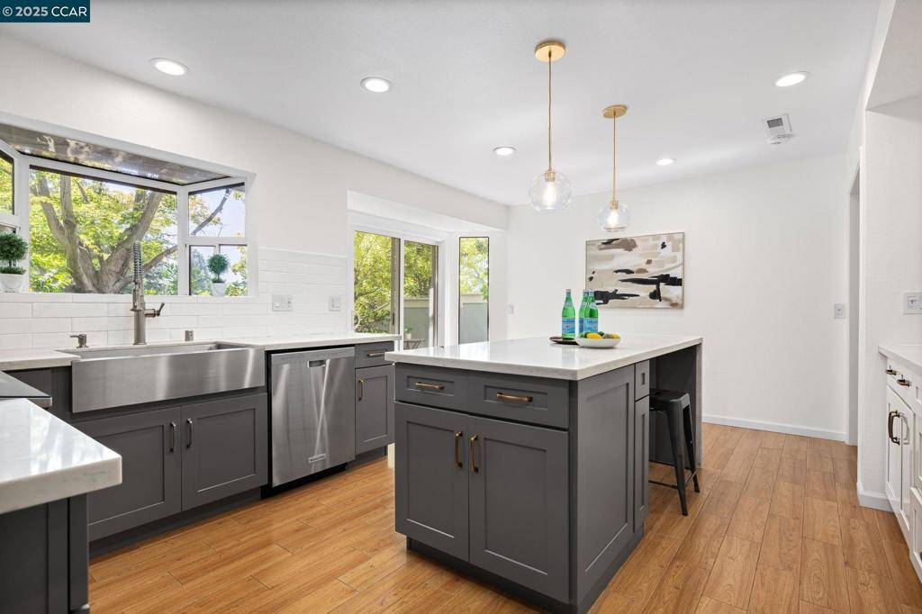 Walnut Creek, CA 94598,509 Adirondack Way