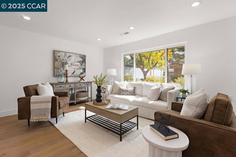 Walnut Creek, CA 94595,1600 Oakmont Dr #4