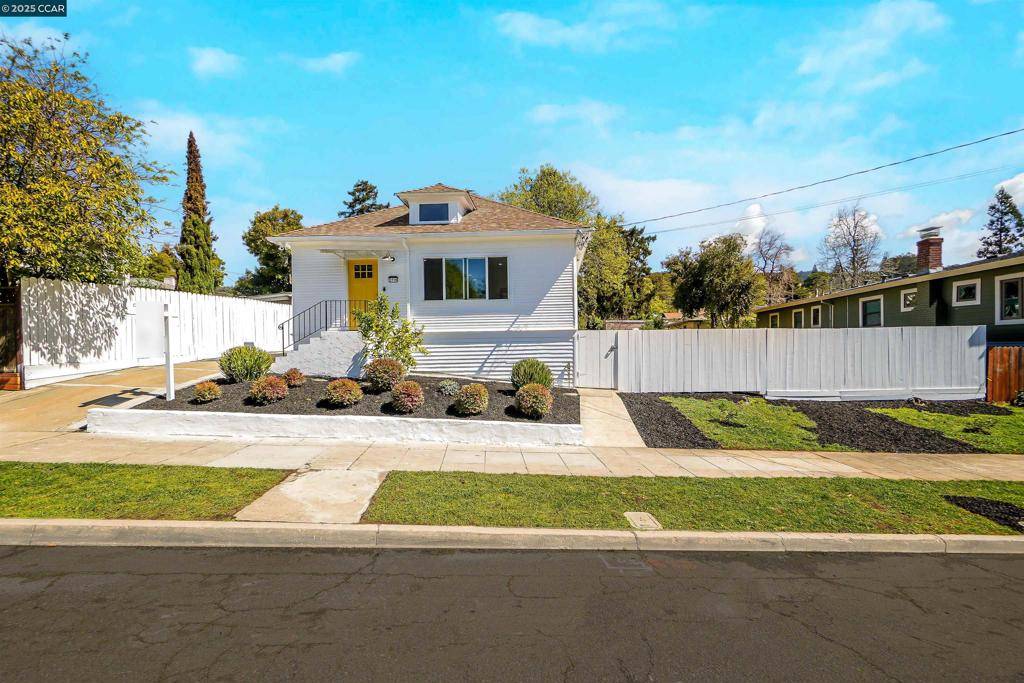 Oakland, CA 94602,2718 Carmel St