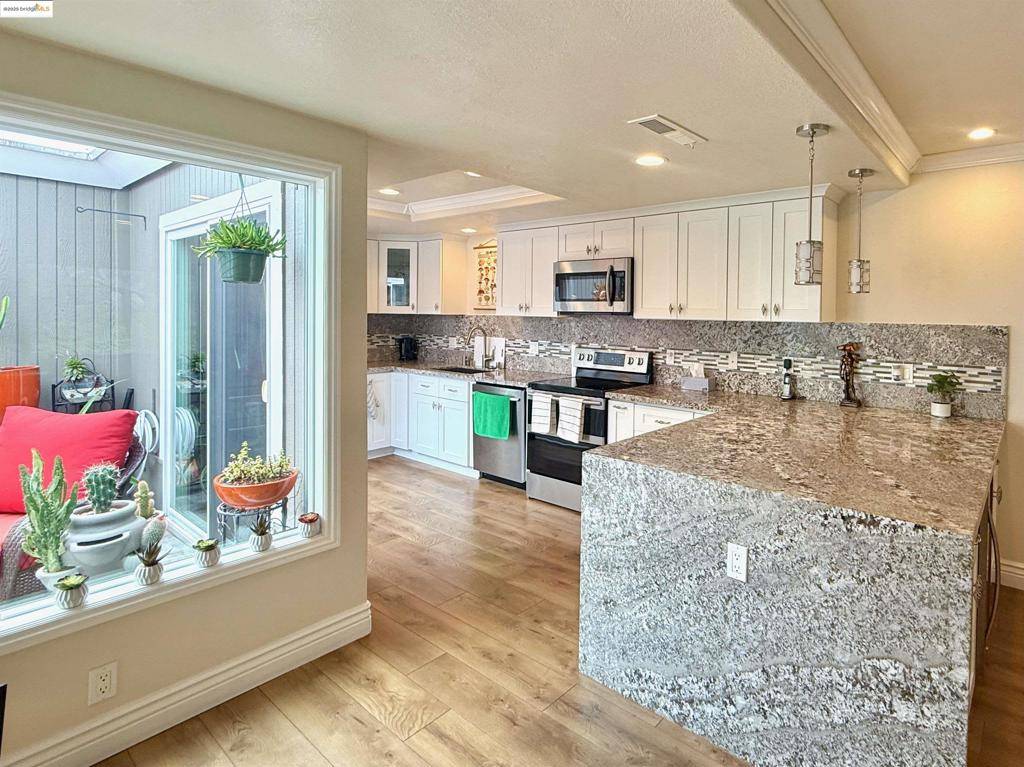 Walnut Creek, CA 94595,1115 Running Springs Rd #4