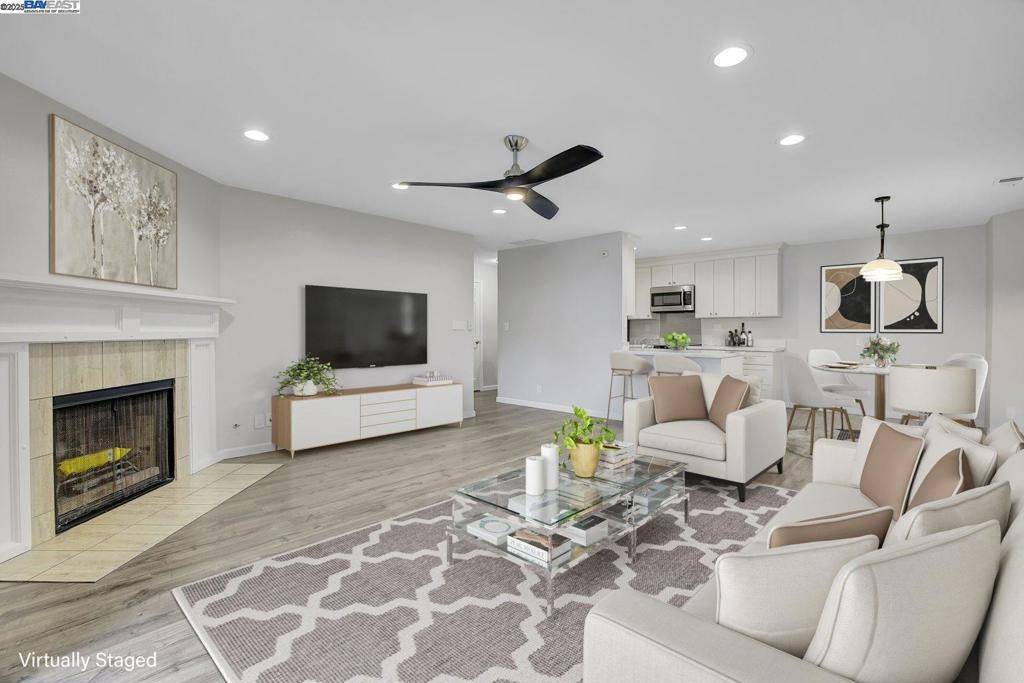 Hayward, CA 94542,26953 Hayward Blvd #301