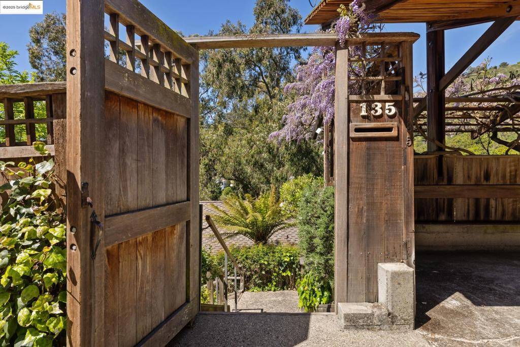 Berkeley, CA 94705,135 Evergreen Ln
