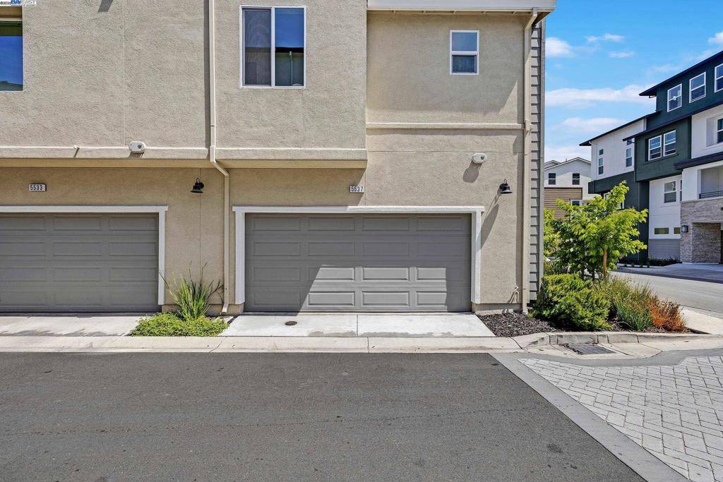 Dublin, CA 94568,5537 Holly Bay Ave