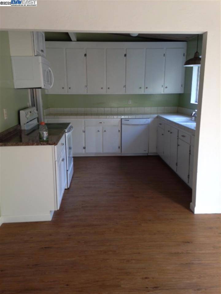 Pleasanton, CA 94566-6411,939 ROSE AVE