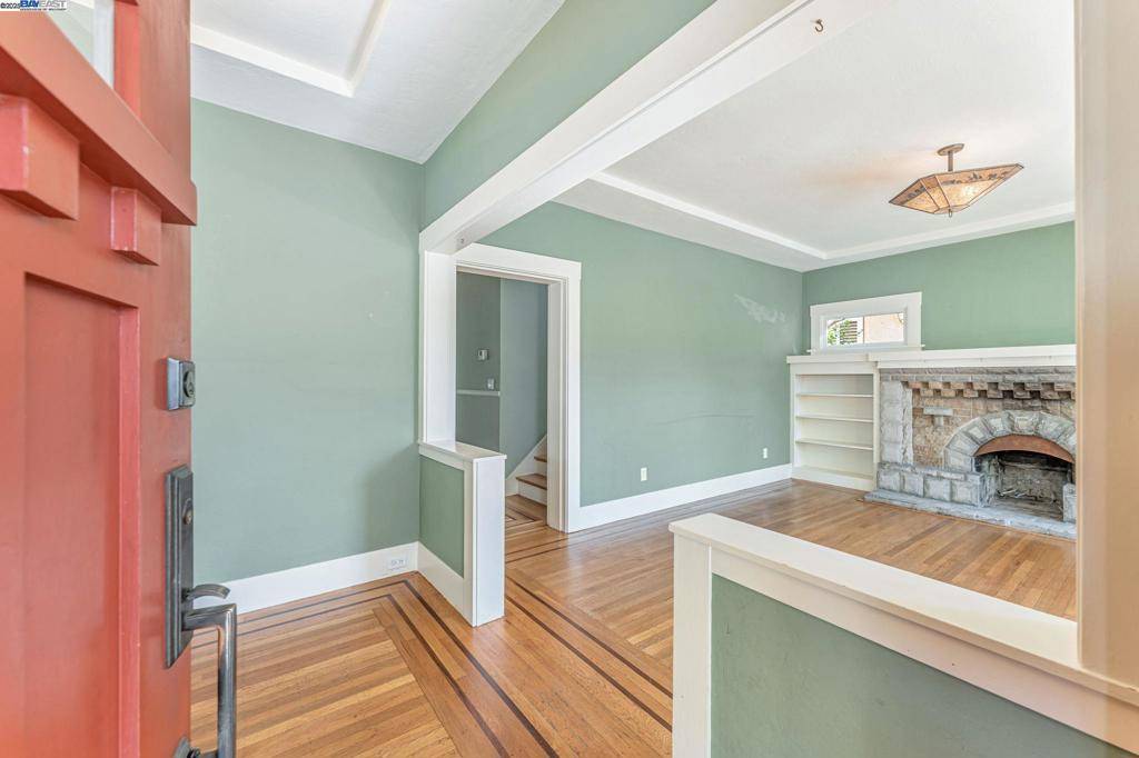 Oakland, CA 94609,414 Mcauley St