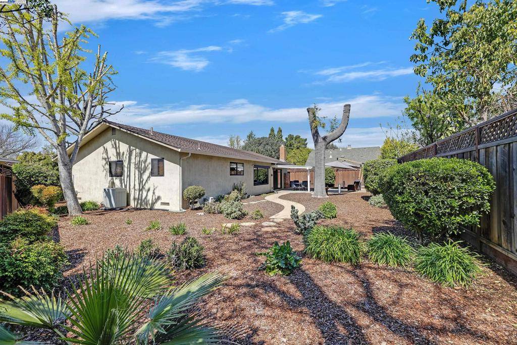 Pleasanton, CA 94566,5070 Crestwood Ct