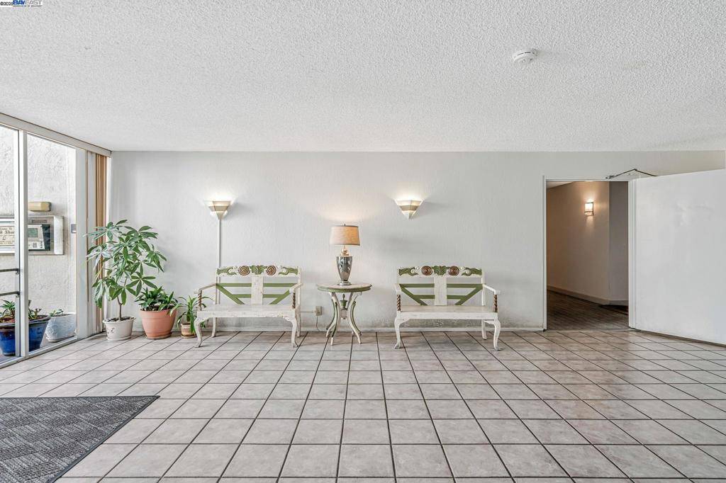 Alameda, CA 94501,950 Shorepoint Ct #309