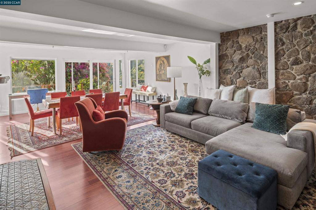 Kentfield, CA 94904,Address not disclosed