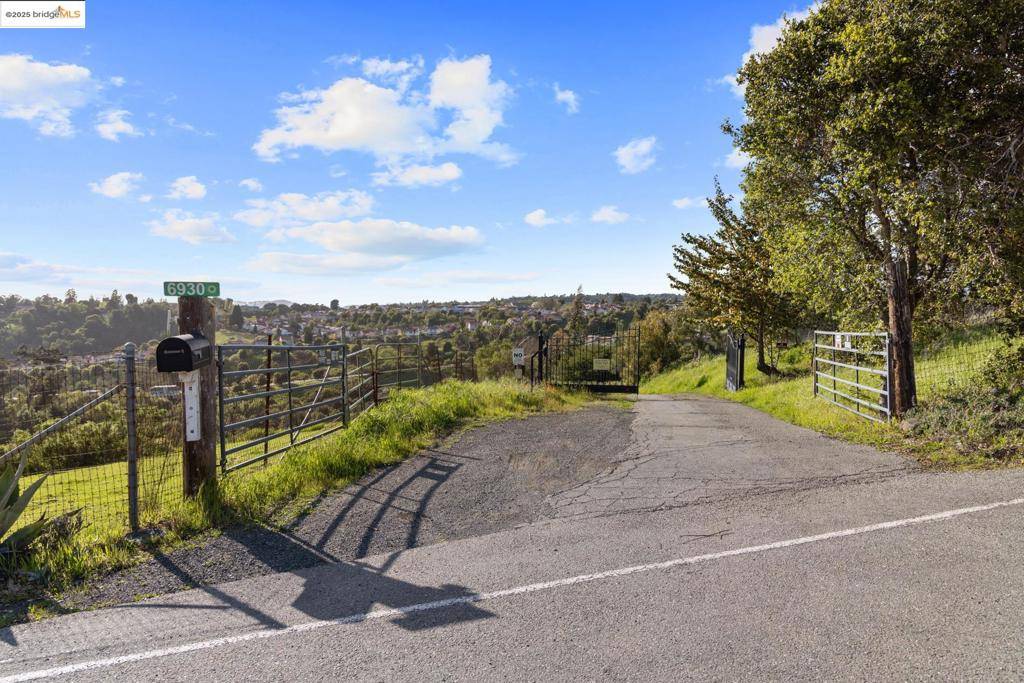 Castro Valley, CA 94552,6930 Sunnyslope Ave