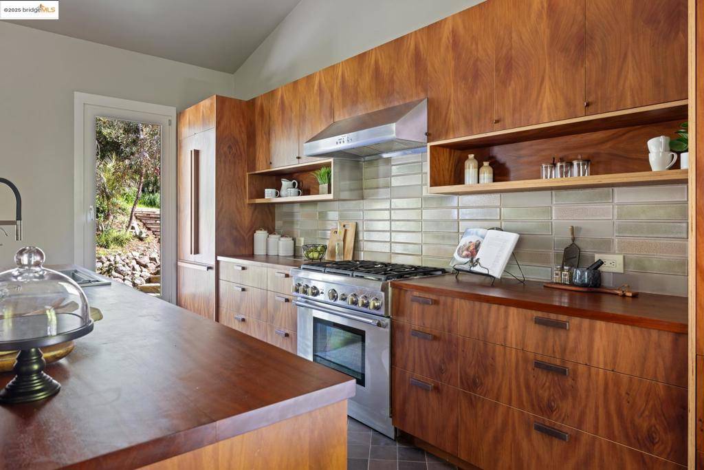 6930 Sunnyslope Ave Castro Valley, CA 94552