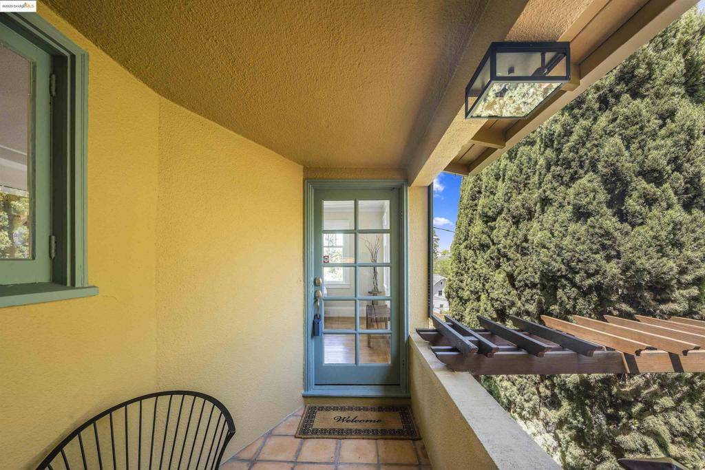 Oakland, CA 94611,99 Montell St