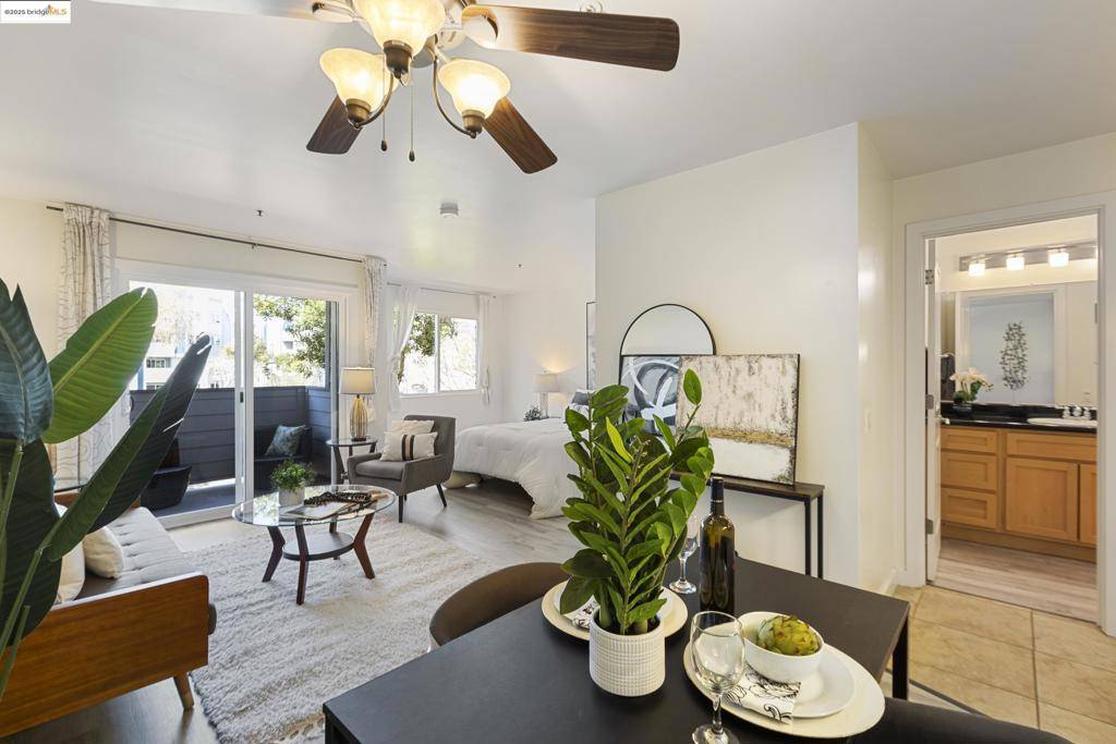 Emeryville, CA 92608-1011,6400 Christie Avenue #1211