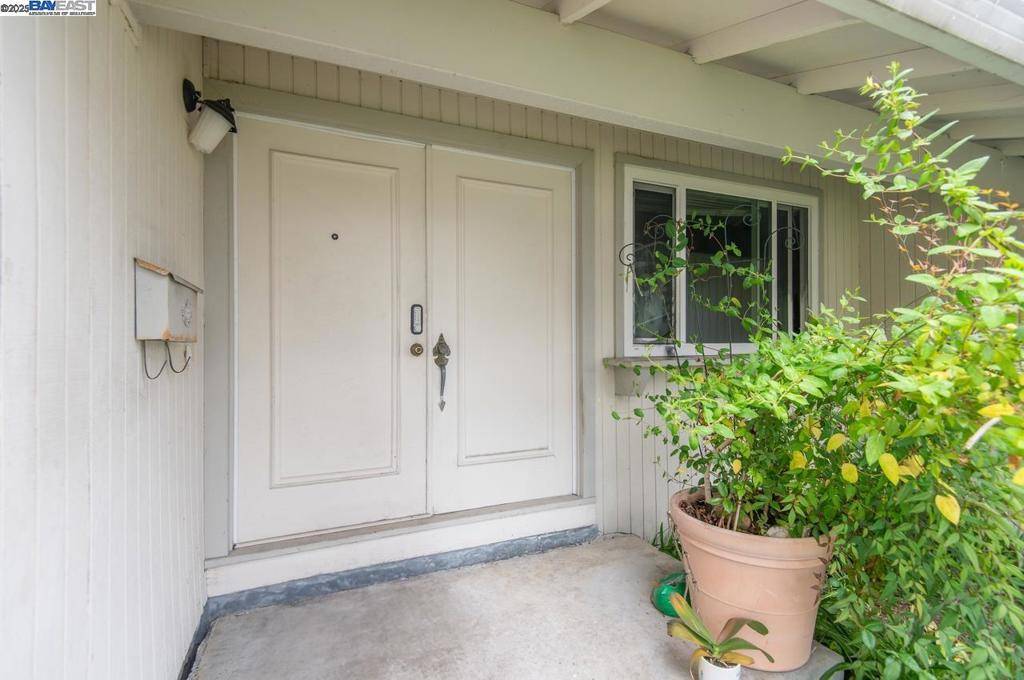 Pleasanton, CA 94588,6829 Adobe Ct
