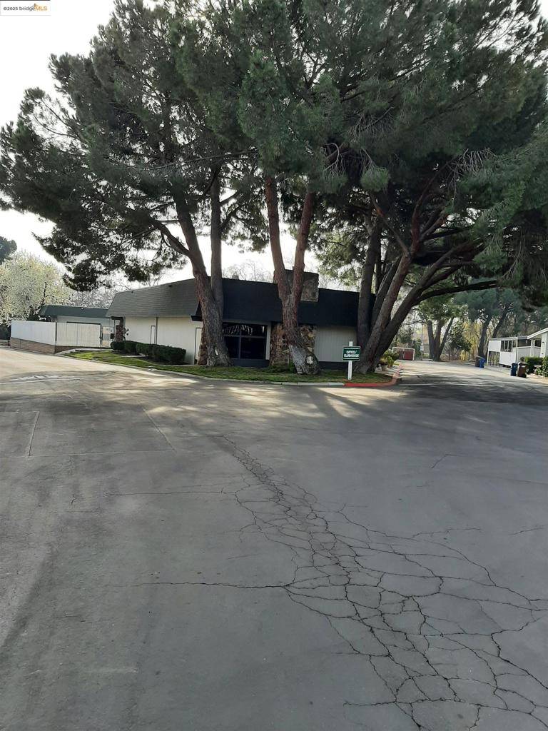 Antioch, CA 94509-4415,56 Creekside Dr