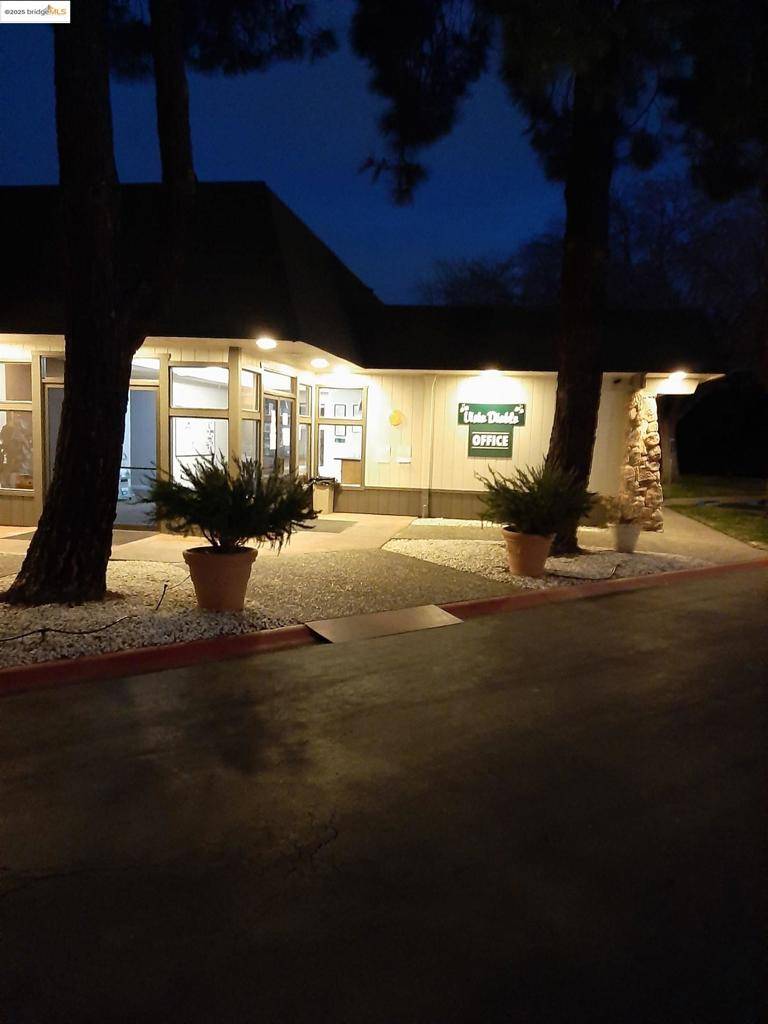 Antioch, CA 94509-4415,56 Creekside Dr