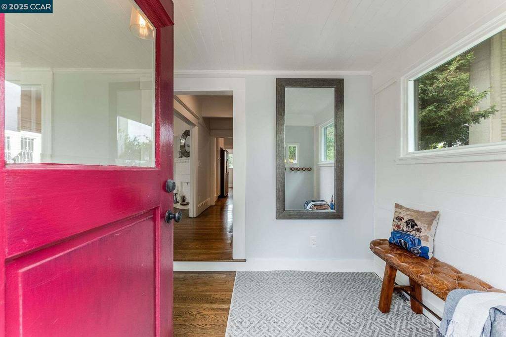 Oakland, CA 94609,561 37Th St