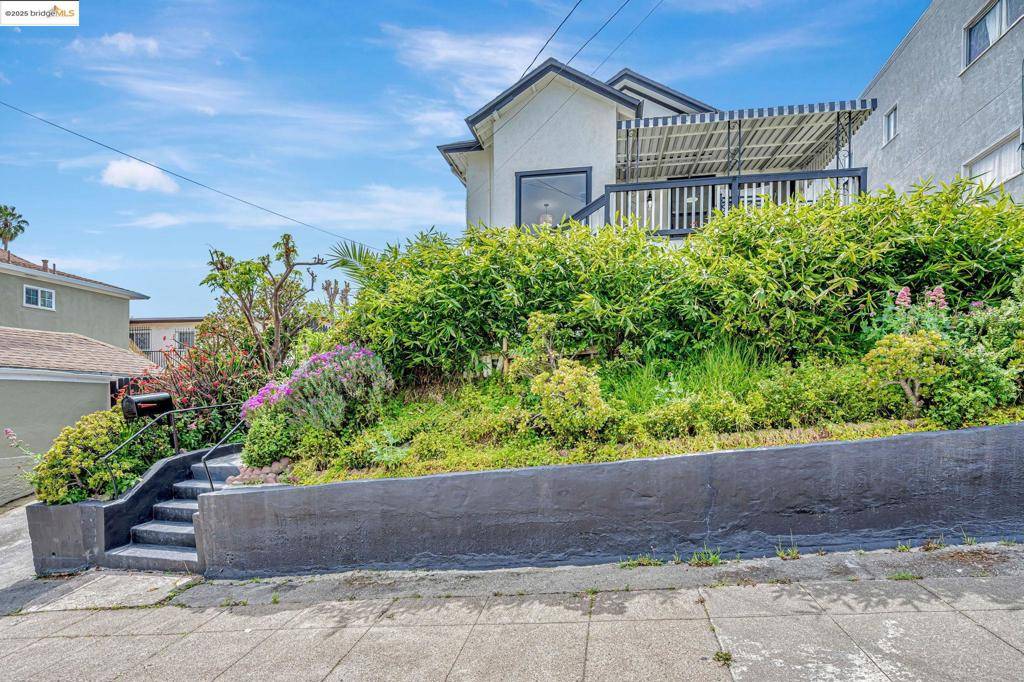 Oakland, CA 94606,725 E 21St St