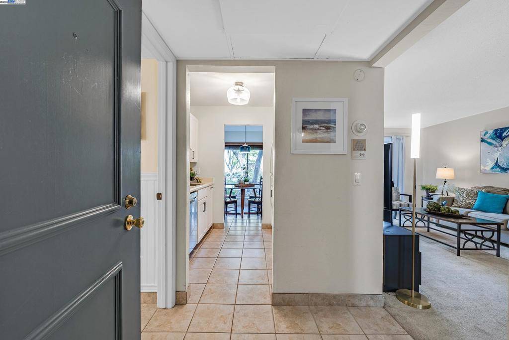 Walnut Creek, CA 94596,420 N Civic Dr #101