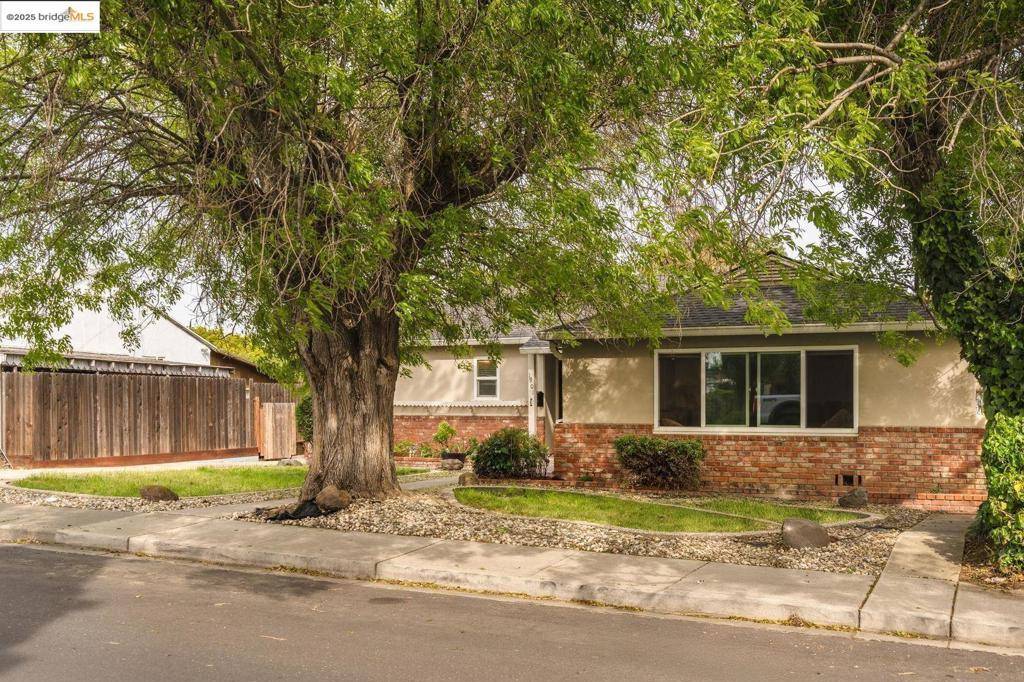 Antioch, CA 94509,1901 Woodland DR