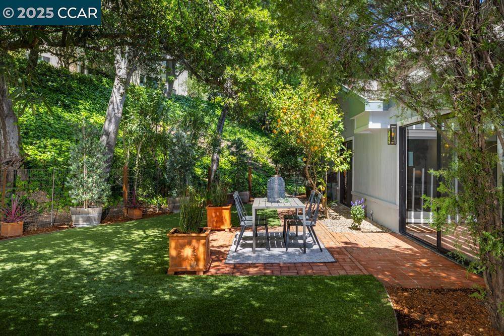 Walnut Creek, CA 94595,2432 Pine Knoll Dr #4